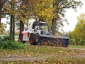 Zamiatarka i Bobcat T2250